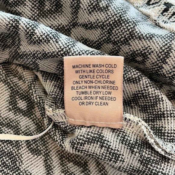 Philosophy Ikat Print Textured Puff Short Sleeve Top Sz Small Black White Boho - Picture 8 of 8